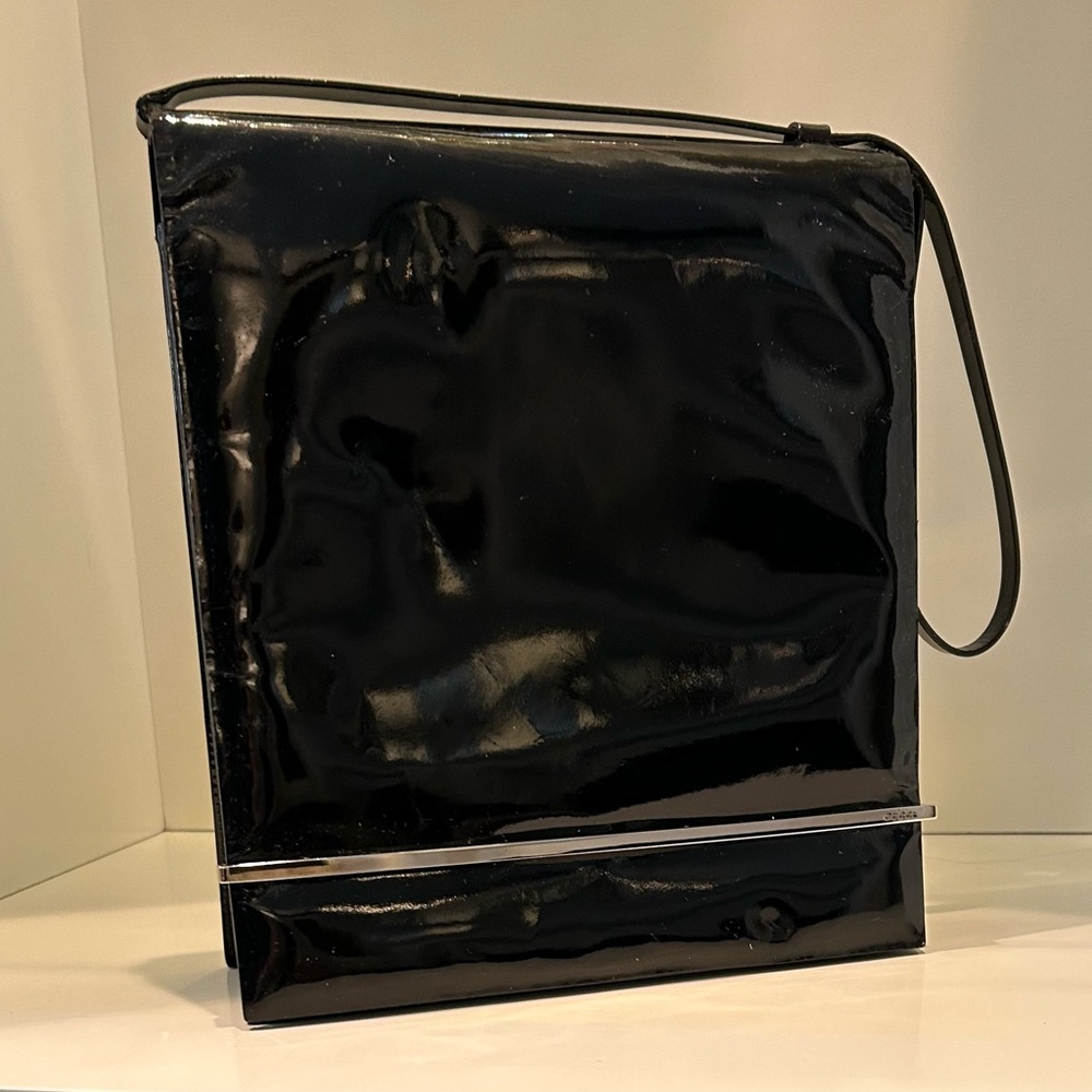 Gucci black patent leather wristlet. Gently used. Worn as an evening bag! Dressy